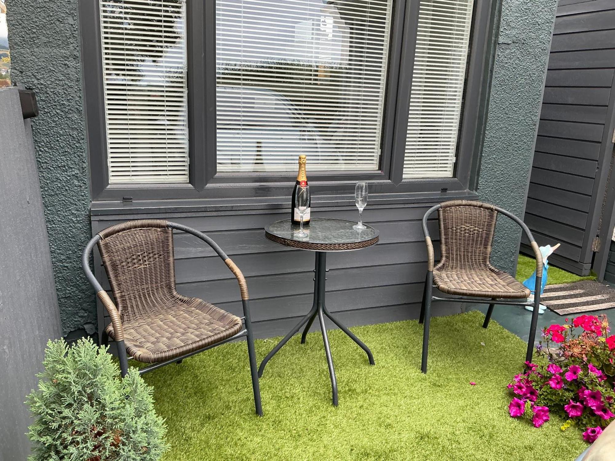 The Retreat At Llandegfedd View Apartment